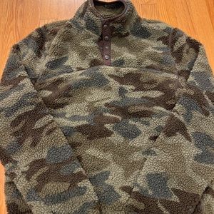 - camo Sherpa pullover sweatshirt
